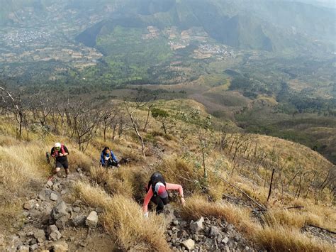 Keamanan dalam Melakukan Adventure: Rute Pendakian Gunung Sindoro